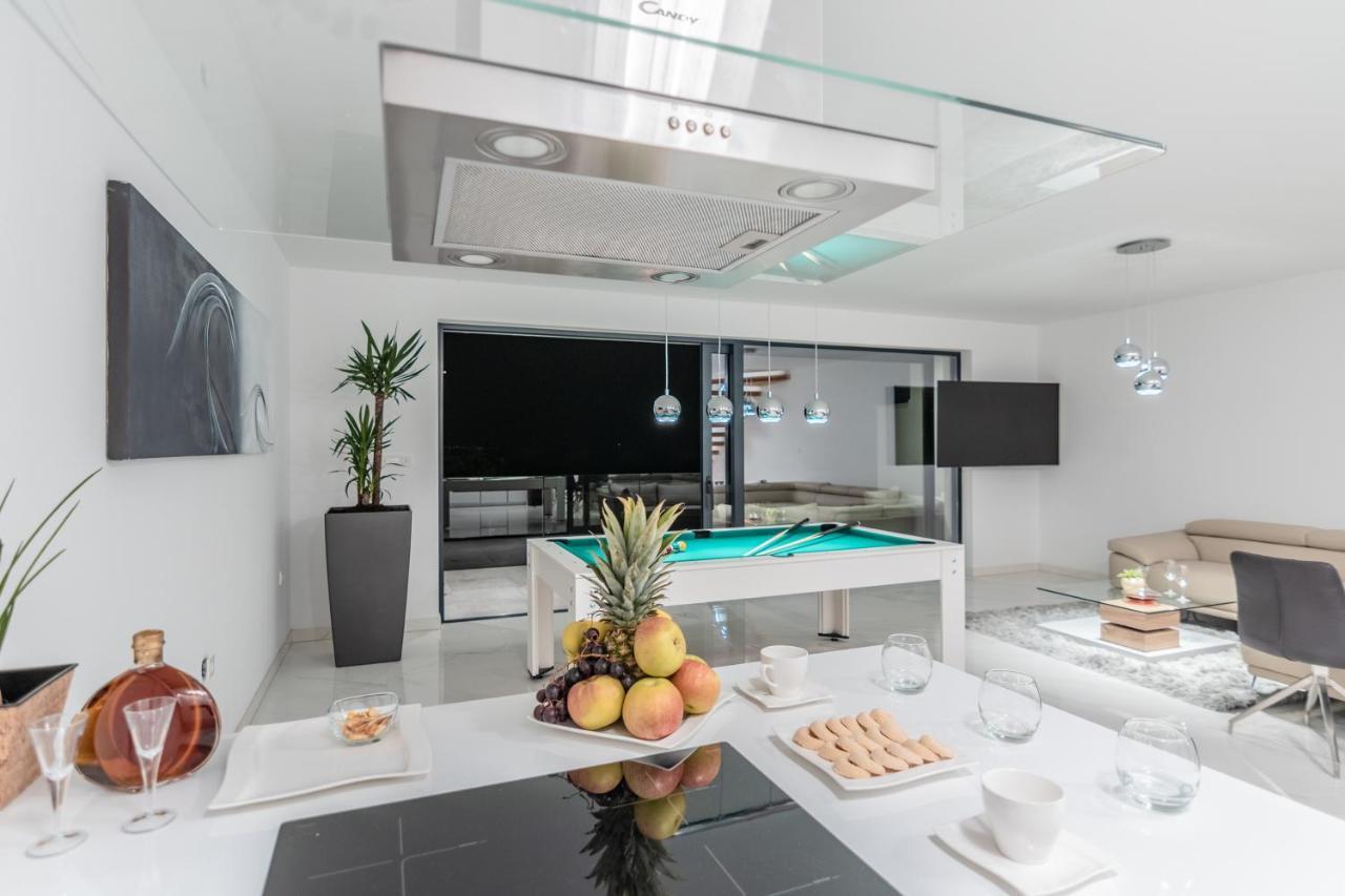Villa The Boat With Rooftop Pool Matulji Exteriér fotografie