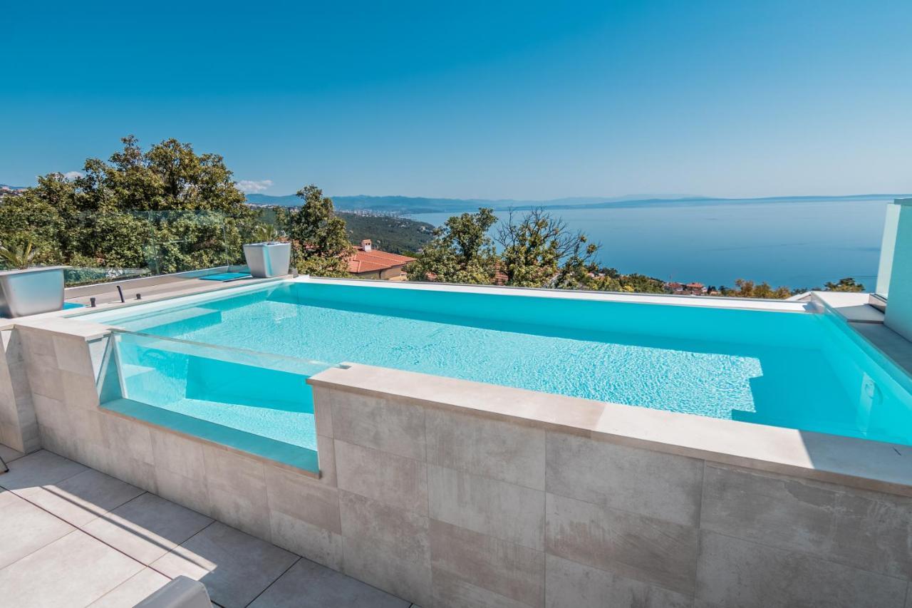 Villa The Boat With Rooftop Pool Matulji Exteriér fotografie